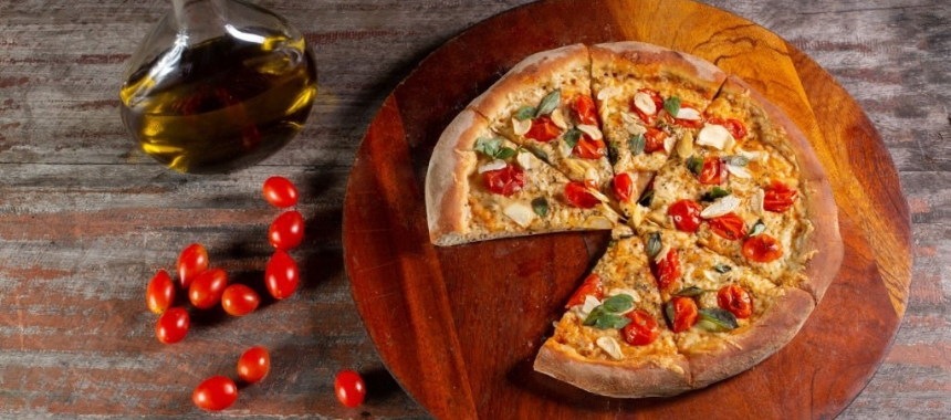 Pizza de Margherita com Massa Caseira